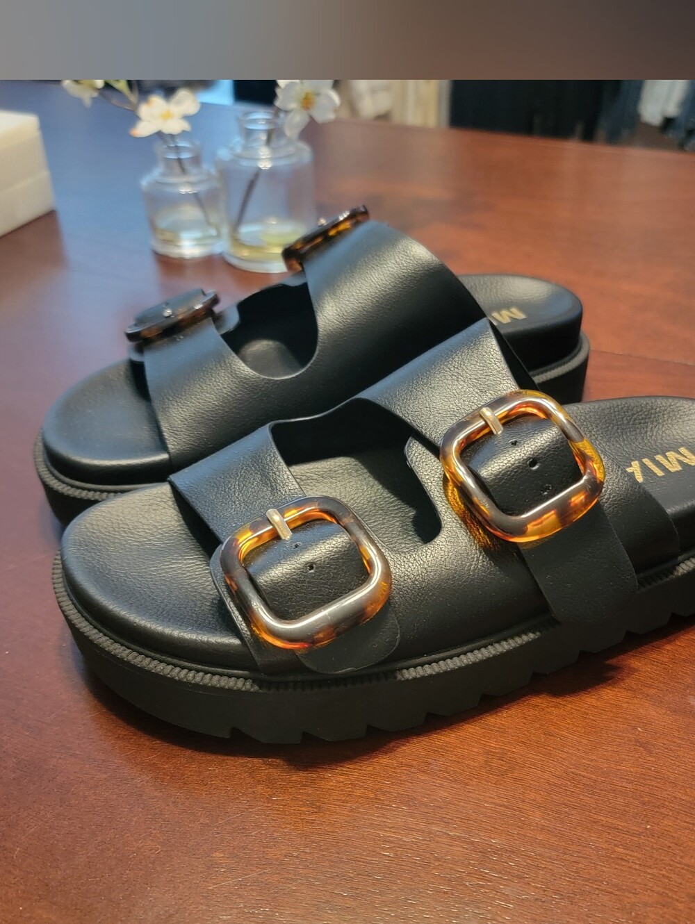 Mia Women’s Black Slide Sandals with Tortoiseshell Buckles Siz 7.5